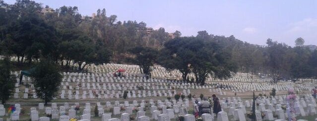 Parque Memorial, cementerio Grupo Gayosso is one of Tempat yang Disukai Edgar.