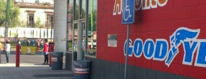 AutoZone Refacciones is one of Lau’s Liked Places.