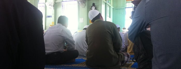 Masjid Jamek Hutan Melintang is one of Masjid & Surau.