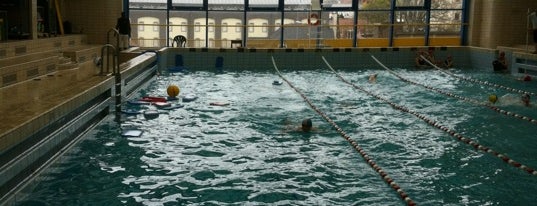 Bains de Bruxelles / Zwembad van de stad Brussel is one of Swimming.