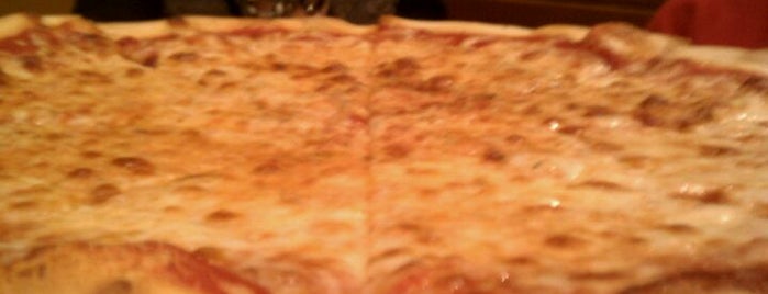 Pizza Villa is one of Courtney : понравившиеся места.