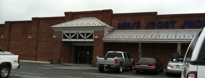 Neuse Sport Shop is one of สถานที่ที่ Sandy ถูกใจ.