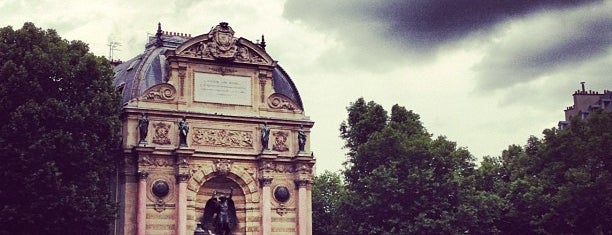 Plaza de Saint Michel is one of Paris!.