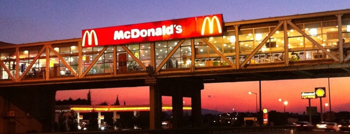 McDonald's is one of Orte, die Tarik gefallen.