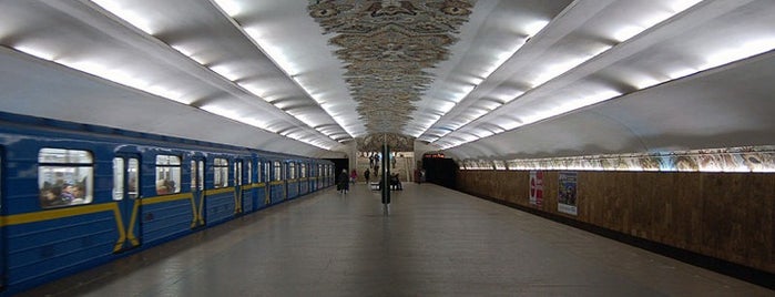Станція «Мінська» is one of Київський метрополітен.