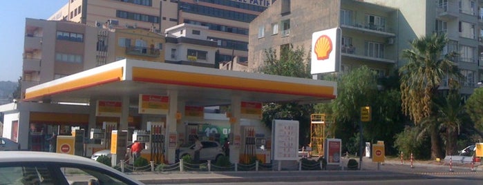 Shell is one of Lieux qui ont plu à Zuhal.