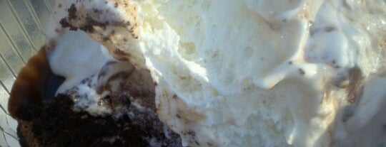 Bruster's Real Ice Cream is one of Aubrey Ramonさんの保存済みスポット.