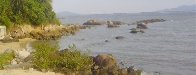Praia do Meio is one of Praias de Florianópolis.