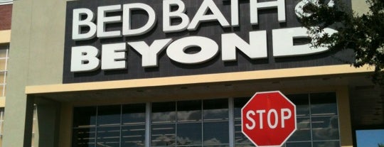 Bed Bath & Beyond is one of Tempat yang Disukai Ebonee.