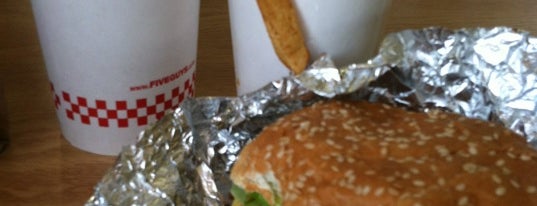 Five Guys is one of Lieux qui ont plu à Mike.