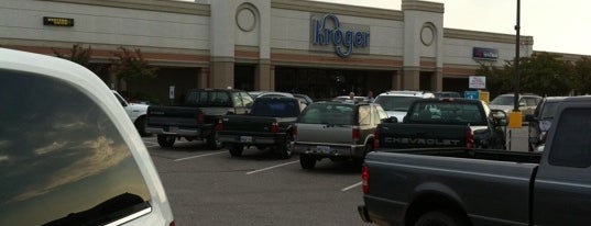 Kroger is one of Bobさんのお気に入りスポット.