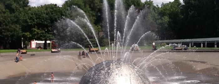 International Fountain is one of Top 10 attractions to visit in Seattle.
