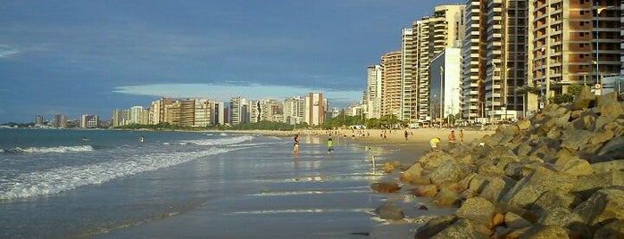 Praia do Meireles is one of casinha.