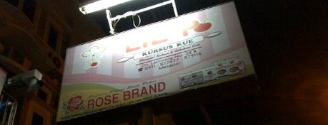 Lie Po Cafe Cake & Bakery is one of Makassar.