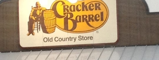 Cracker Barrel Old Country Store is one of Orte, die Kelli gefallen.