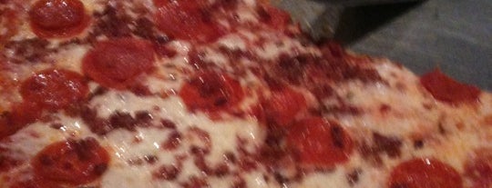 Goodfellas Pizzeria is one of Lugares favoritos de Jim.