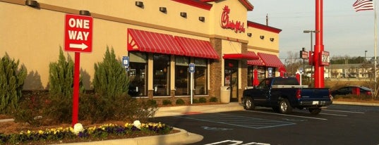 Chick-fil-A is one of Lugares favoritos de Holly.