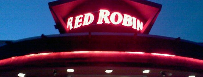 Red Robin Gourmet Burgers and Brews is one of Posti salvati di David.