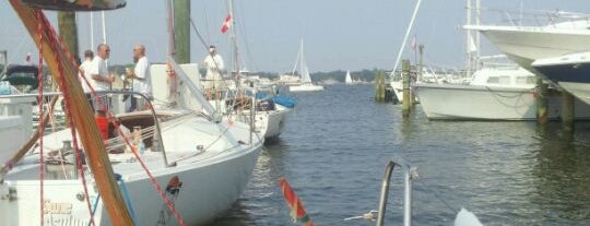 Eastport Yacht Club is one of Sandraさんのお気に入りスポット.