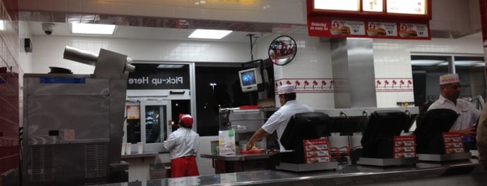 In-N-Out Burger is one of Posti che sono piaciuti a Samuel.
