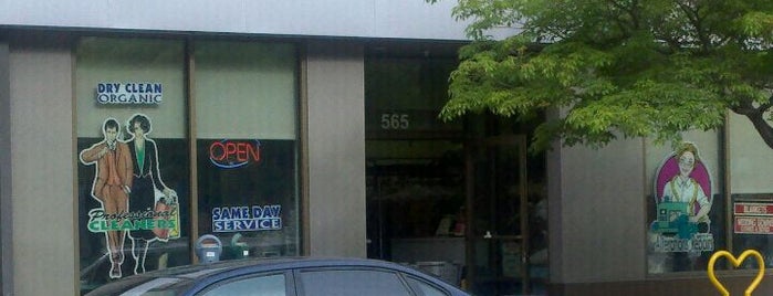 Bon's Dry Cleaners is one of Locais curtidos por Томуся.