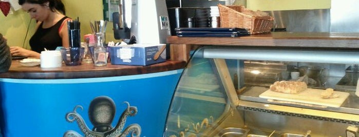 Octopussy Seafood Tapas Bar is one of Posti che sono piaciuti a Mac.