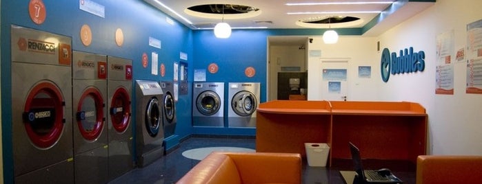 Bubbles Non-Stop Önkiszolgáló Mosoda / Bubbles Non-Stop Self Service Launderette is one of Budapestinoさんのお気に入りスポット.