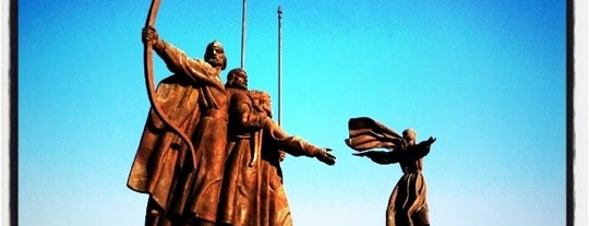 Пам'ятник засновникам Києва (Кий, Щек, Хорив та Либідь) is one of Памятники Киева / Statues of Kiev.