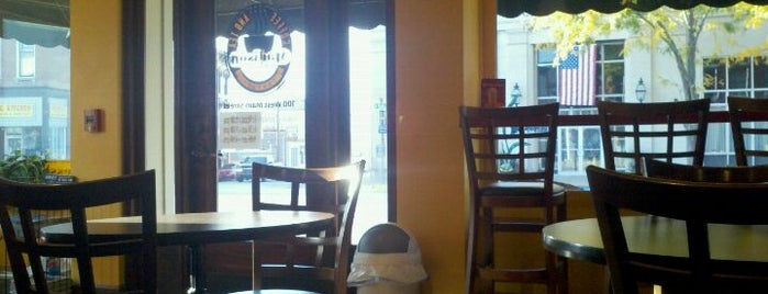 Madison Coffee & Tea Co. is one of Lugares favoritos de Emyr.
