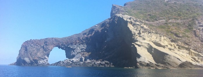 Baia di Pollara is one of สถานที่ที่ Kyo ถูกใจ.