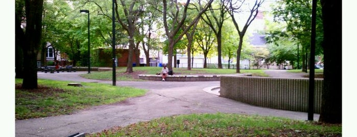 Senior Citizens Memorial Park is one of Lugares favoritos de Bill.