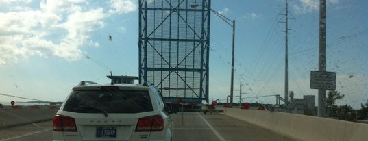Waiting For The Drawbridge! is one of Fear and Loathing in America.