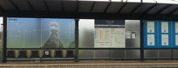 Hagiurashogakko-mae Station is one of 富山ライトレール.
