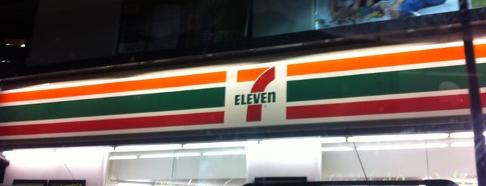 7- Eleven is one of Orte, die Mariana gefallen.