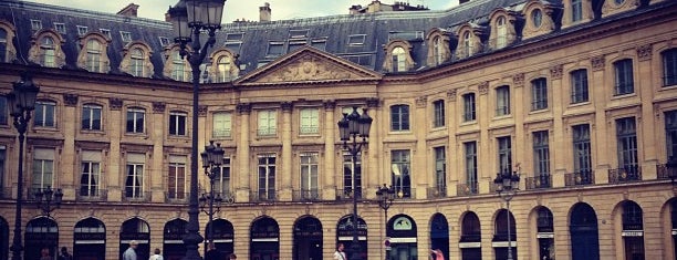 Place Vendôme is one of París 2012.