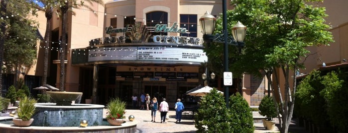 Regal Edwards Valencia & IMAX is one of Tempat yang Disukai Arnie.