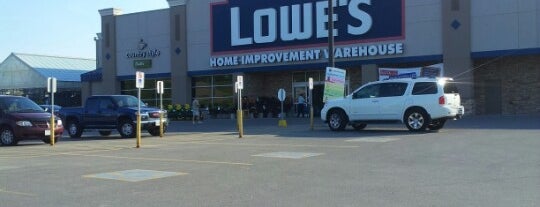 Lowe's is one of Locais curtidos por Jess.