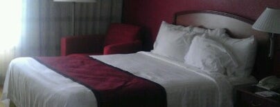 Courtyard by Marriott Richmond Chester is one of Lieux qui ont plu à Andrea.