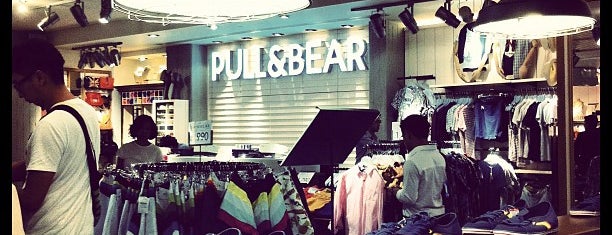 Pull&Bear is one of Fang’s Liked Places.