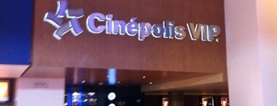 Cinepolis VIP is one of Locais curtidos por Liliana.