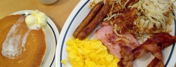 IHOP is one of Lukasさんのお気に入りスポット.