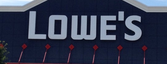 Lowe's is one of Sydneyさんのお気に入りスポット.