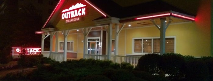 Outback Steakhouse is one of Tempat yang Disukai Don.