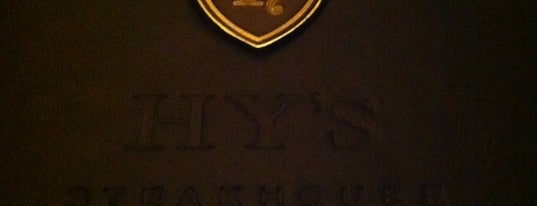 Hy's Steakhouse is one of Rendaさんの保存済みスポット.
