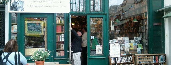Shakespeare & Company is one of Париж.