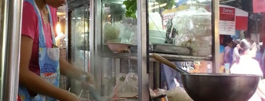 ก๋วยเตี๋ยวลูกชิ้นปลาตลาดคลองเตย is one of Bangkok 2017.
