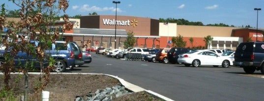 Walmart Supercenter is one of Tempat yang Disukai Tracey.