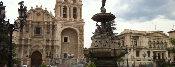 Plaza de Armas is one of Tempat yang Disukai Hugo.