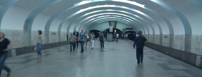 metro Yuzhnaya is one of Метро Москвы (Moscow Metro).
