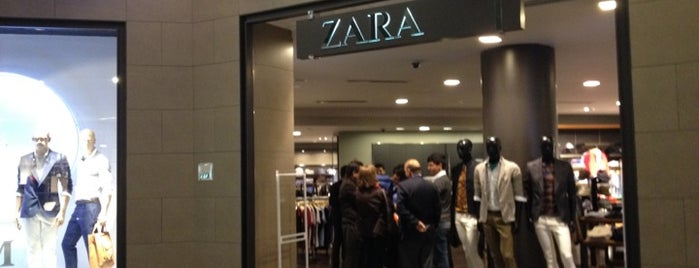 Zara is one of Locais curtidos por Santiago.